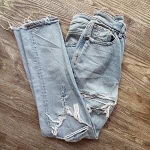 American Eagle Wonens Mom Jean~ Size: 2